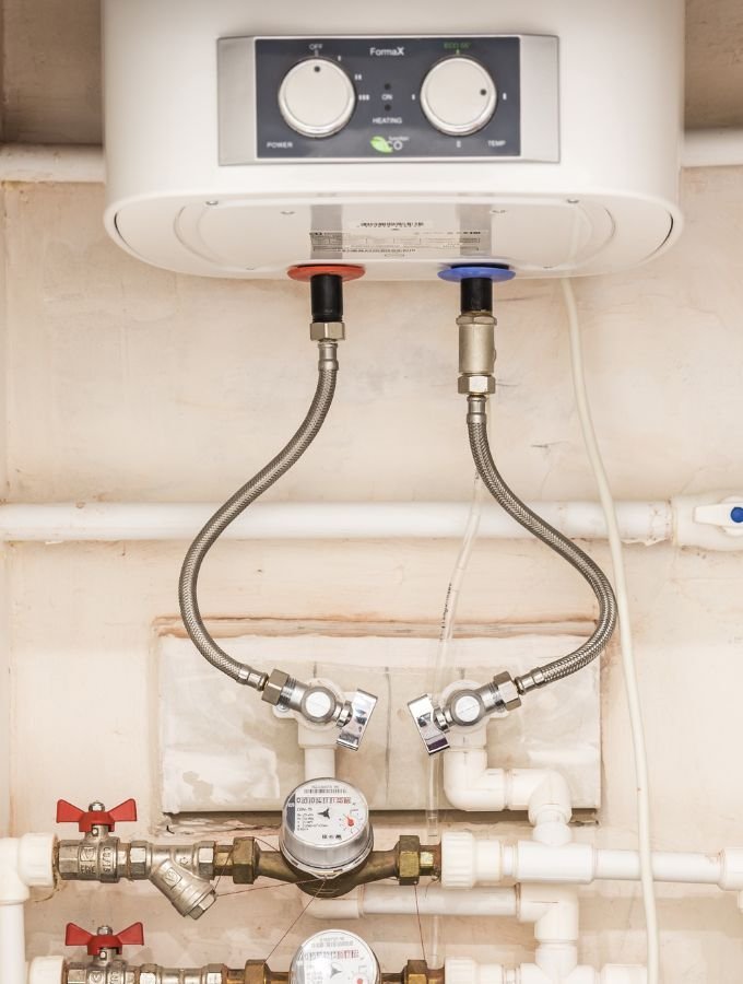 manutenção completa de termoacumulador com tubagens e válvula anti-retorno